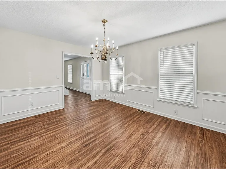 946 George Place Dr — Photo 5