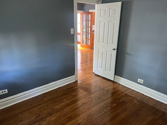 4th image of 7030 W Wrightwood Ave