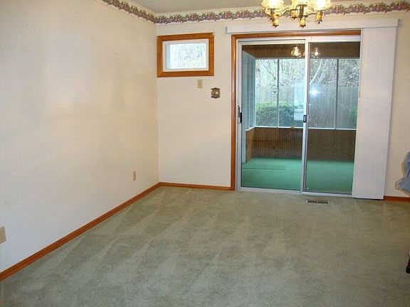 3rd image of 1207 Distel Ln