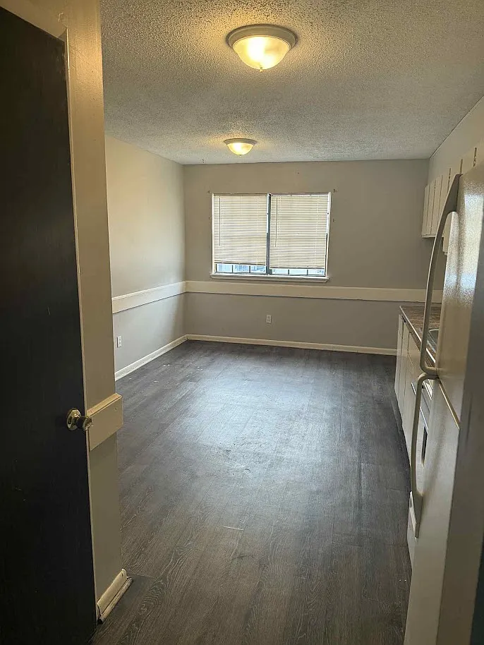 2 bed, 950 sqft, $800 — Photo 3