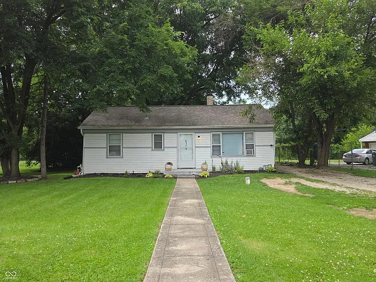 6104 Bettcher Ave — Photo 1