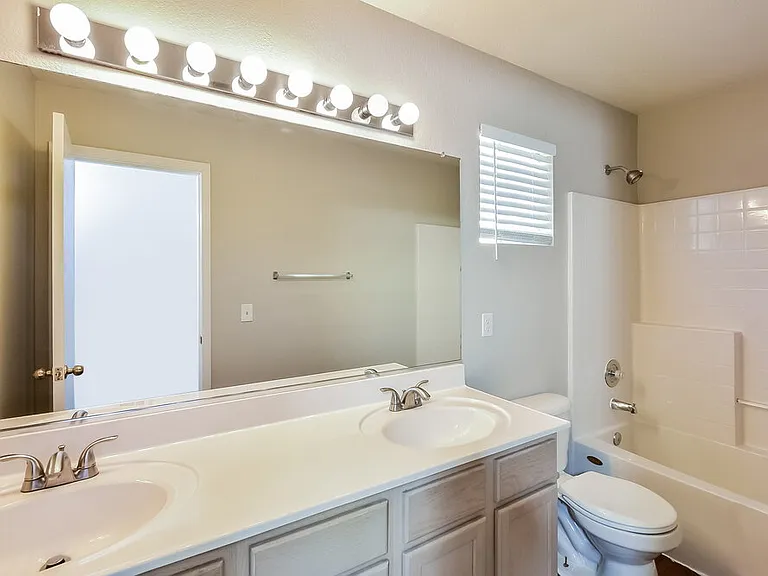 2501 Lady Elizabeth Ct — Photo 15