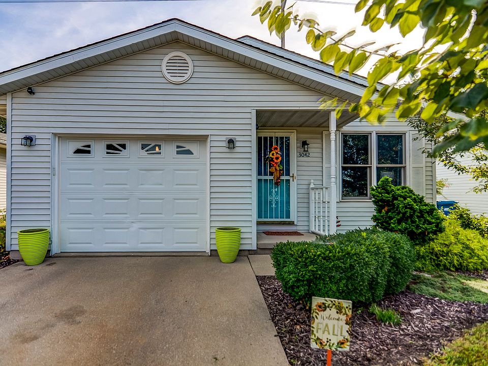 1st image of 3042 Lakeshire Dr