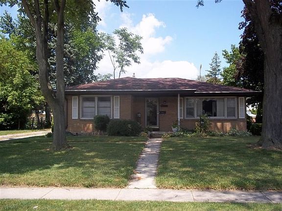 3rd image of 534 Meadowlawn St