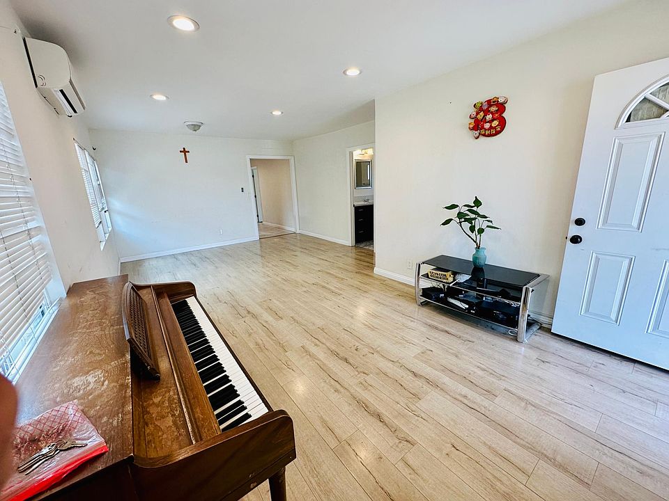 1st image of 3752 Holly Ave