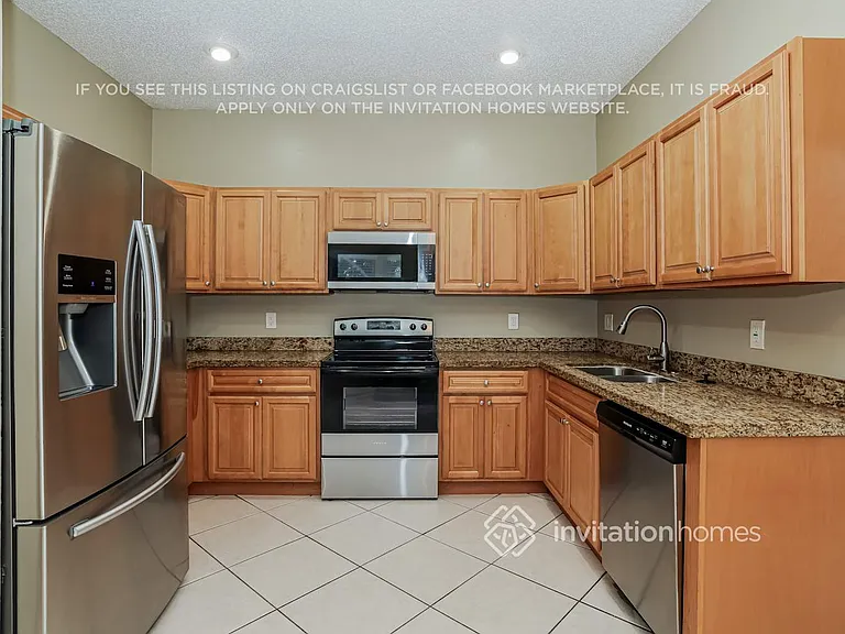 1081 Fairfax Cir W — Photo 6