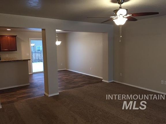 5th image of 1706 Blaine Ave