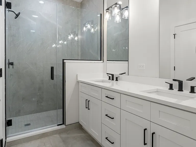 420 E 50th Pl #2 — Photo 18