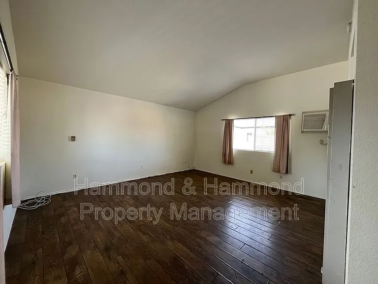 5723 Willowcrest Ave #6 — Photo 6
