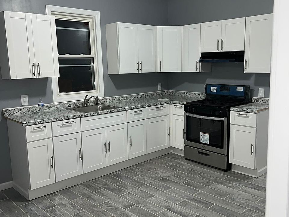 1st image of 423 21st St Floor 3