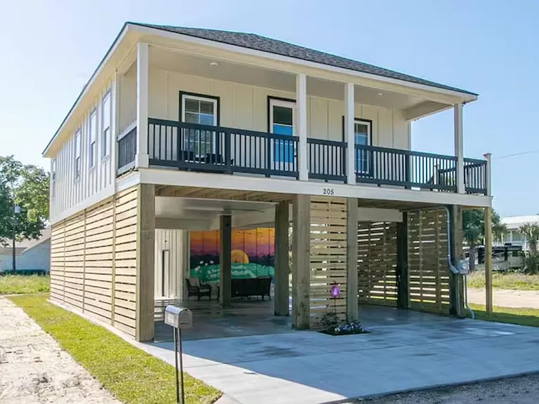 205 Murphy St — Photo 2