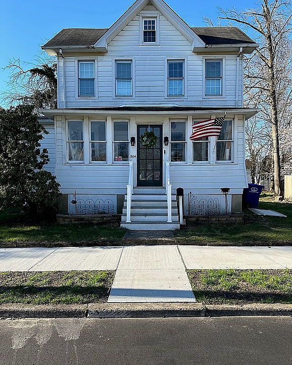 1st image of 504 W 2nd St