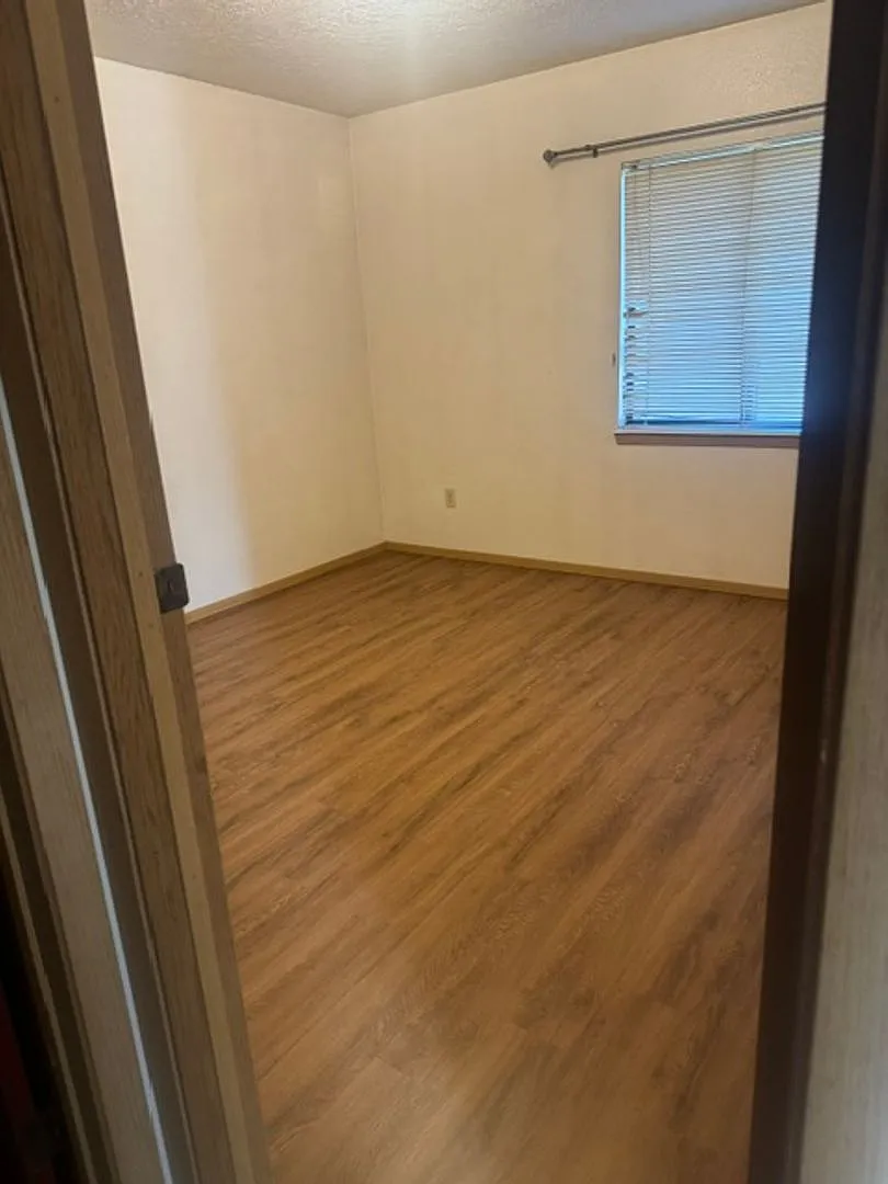 257 - 618 1/2 4th Ave. S , Tae Investments — Photo 3