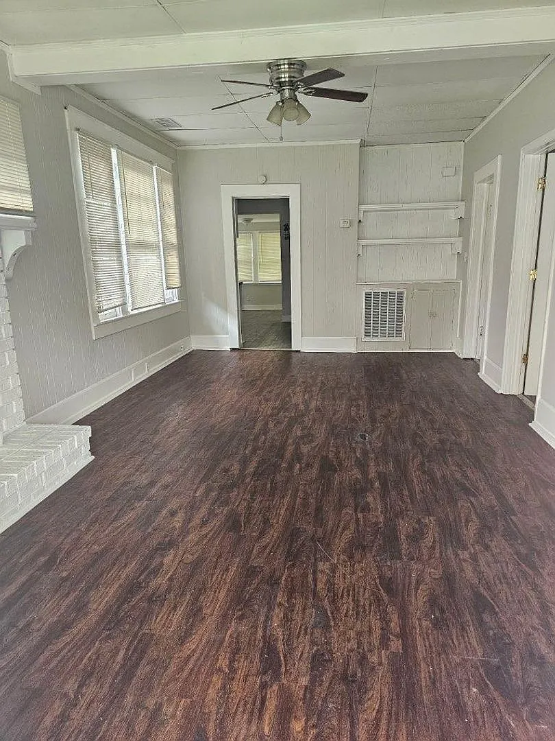 Gem of a house on NYAve — Photo 2