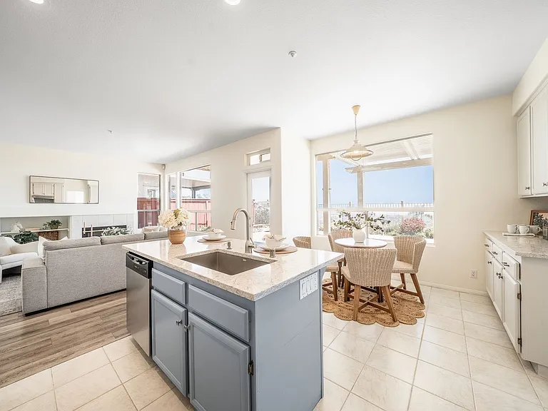 2283 Rock View Gln — Photo 20
