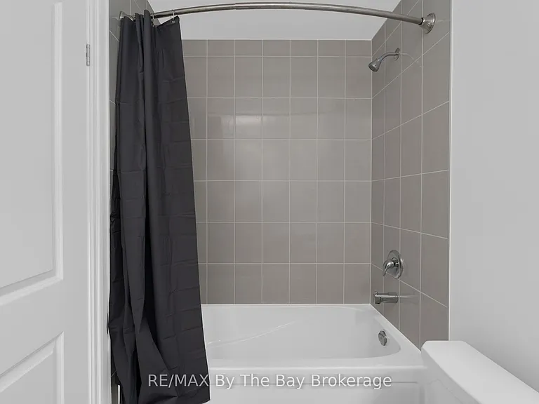 48 Del Ray Cres — Photo 13