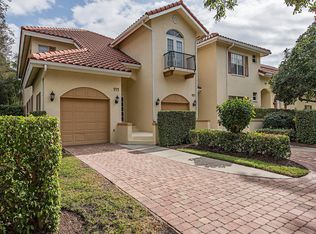 975 6th St S, Naples, FL 34102