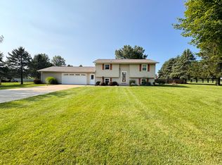 1068 Prairie Hill Dr, Dixon, IL 61021