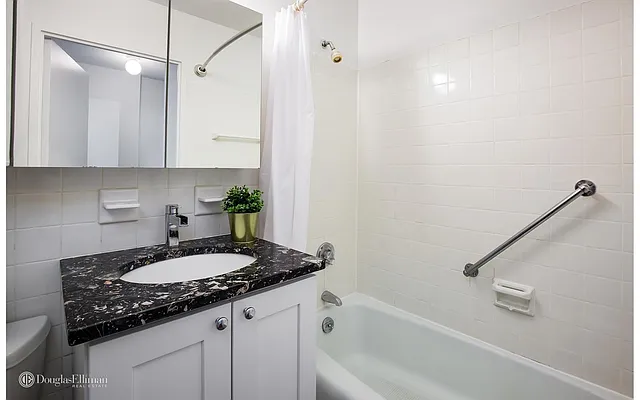 Rented by Douglas Elliman | media 16