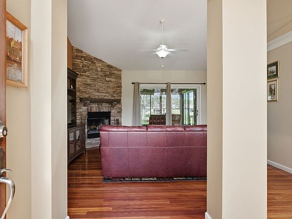 4th image of 1524 Oak Branch Dr
