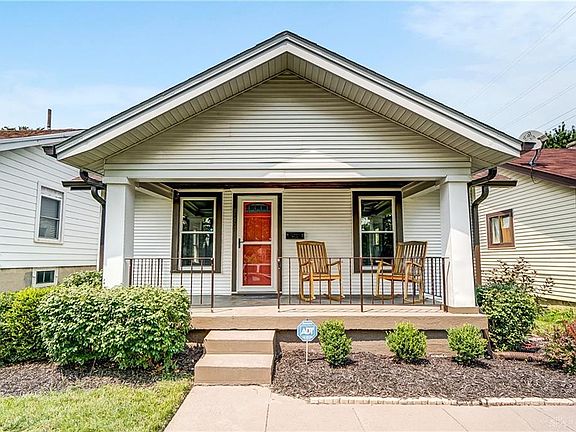 3rd image of 3821 Woodbine Ave