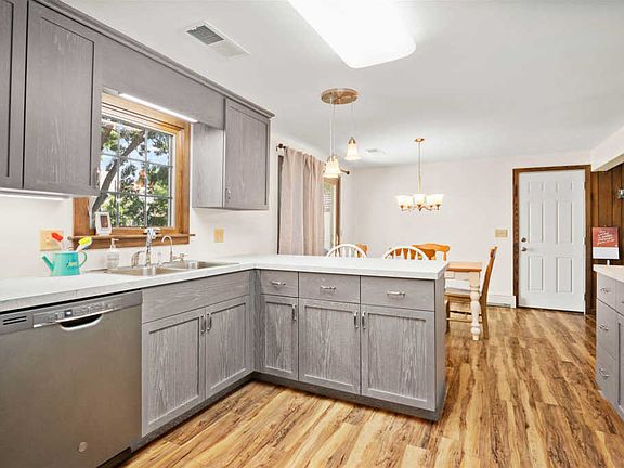 5th image of 5905 Thoreau Ave