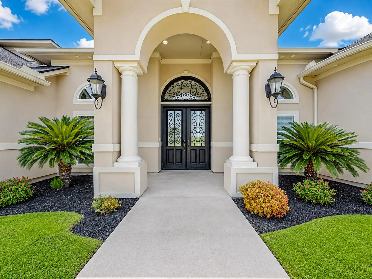 5 bed, 3.5 bath, 4318 sqft, $4,650 — Photo 4