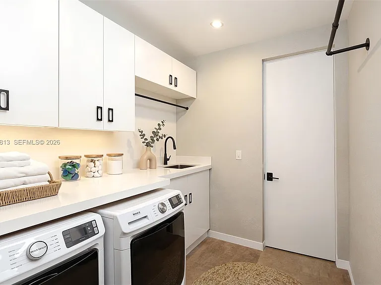 5401 Pine Tree Dr #5401 — Photo 31