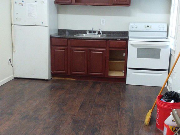 2nd image of 1206 W Rockland St