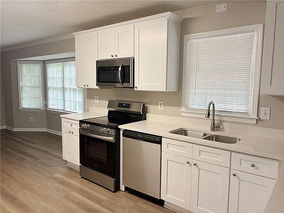 4th image of 385 Nectarine Dr