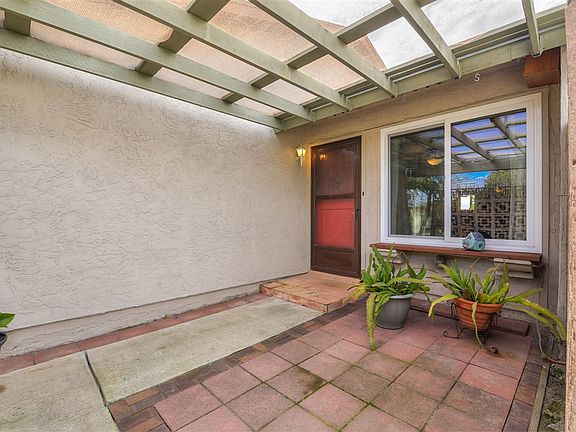 3rd image of 1405 Temple Heights Dr
