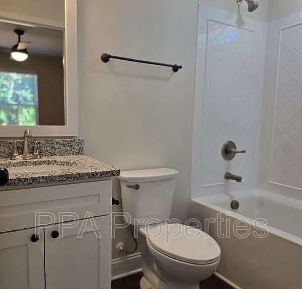 402 Giles St #B — Photo 58