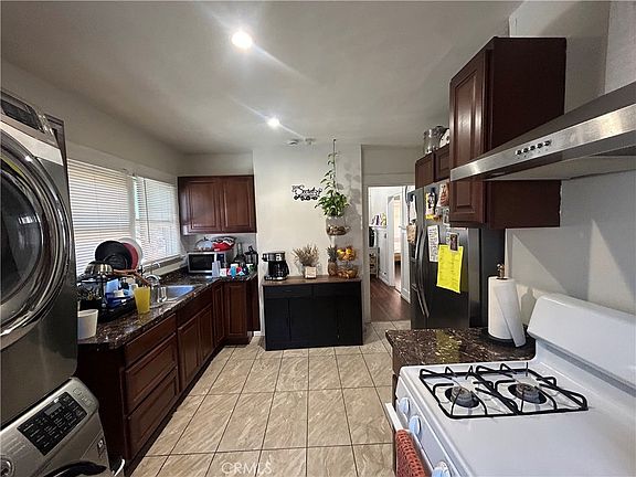 4th image of 622 W 2nd St