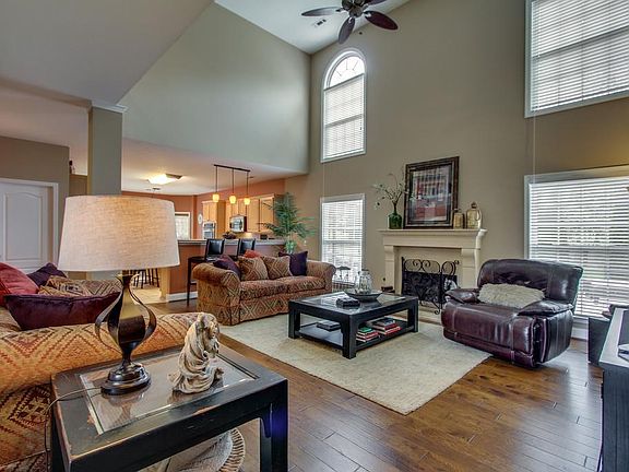 4th image of 703 Cowan Dr