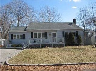 203 Edgewater Ave, Bayport, NY 11705