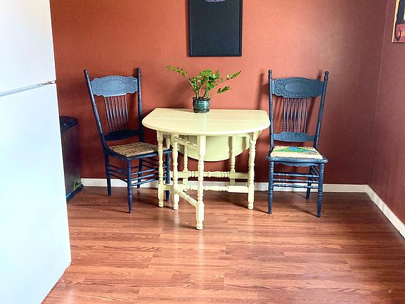 Dining area in the kitchen.