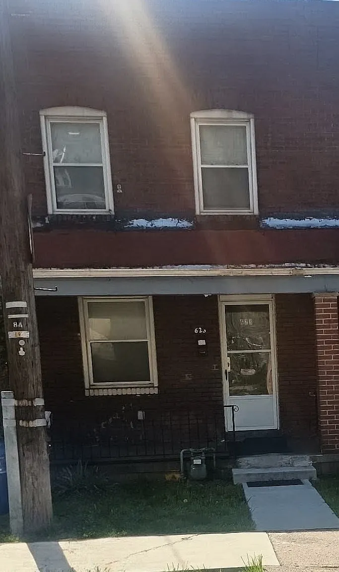 2 bed, 3060 sqft, $1,250 — Photo 1