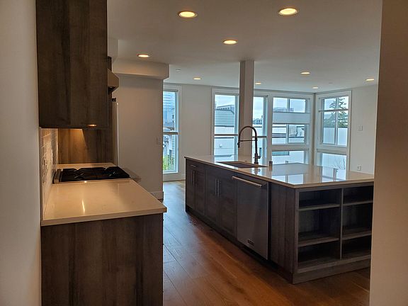 4th image of 10680 SE 2nd St