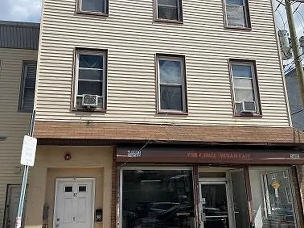 82 Hutton Street image 1 of 2