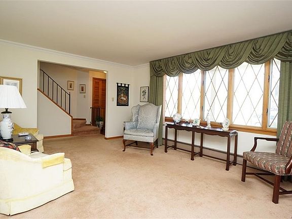 4th image of 163 Chestnut Hill Ln S