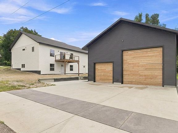 3rd image of 3040 OAK STREET