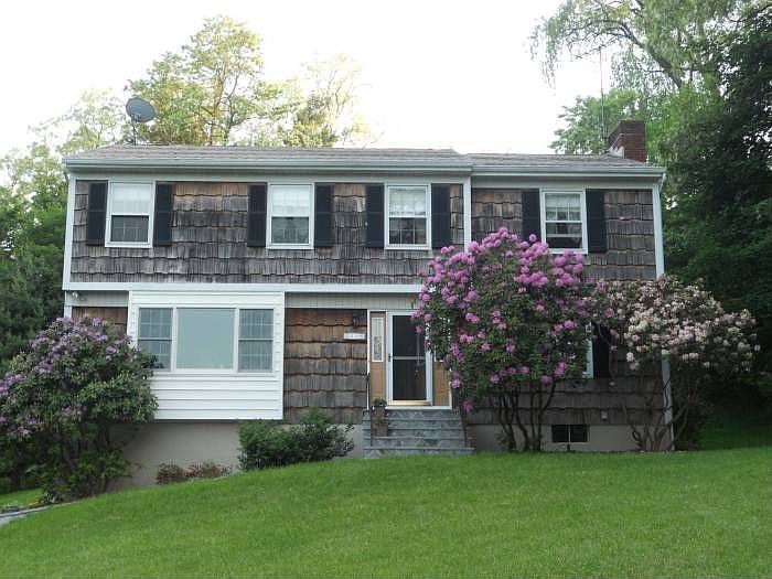 1st image of 20 Alexander Ln