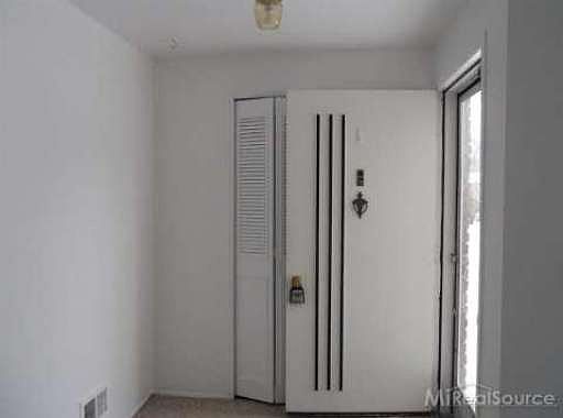5th image of 30191 Lorraine Ave Unit 4