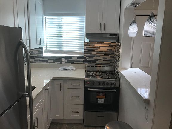 2nd image of 2542 S Bentley Ave