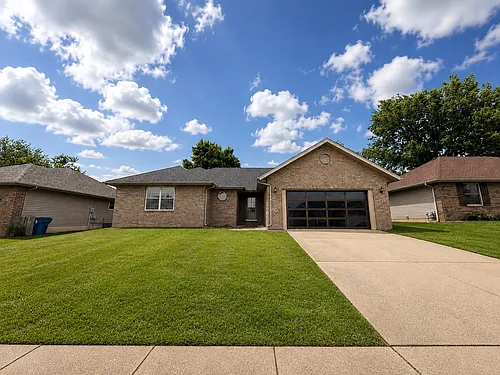 991 Glen Oaks Dr Photo 1