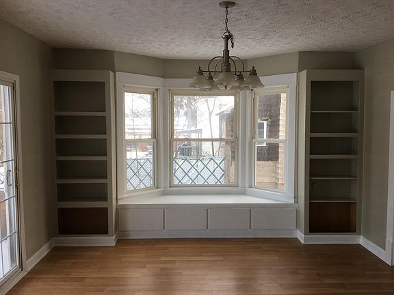 dinning room open to kitchen