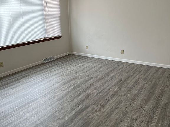2nd image of 3410 Garfield Dr #2415