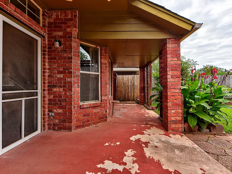 2912 Edinburg Dr — Photo 39