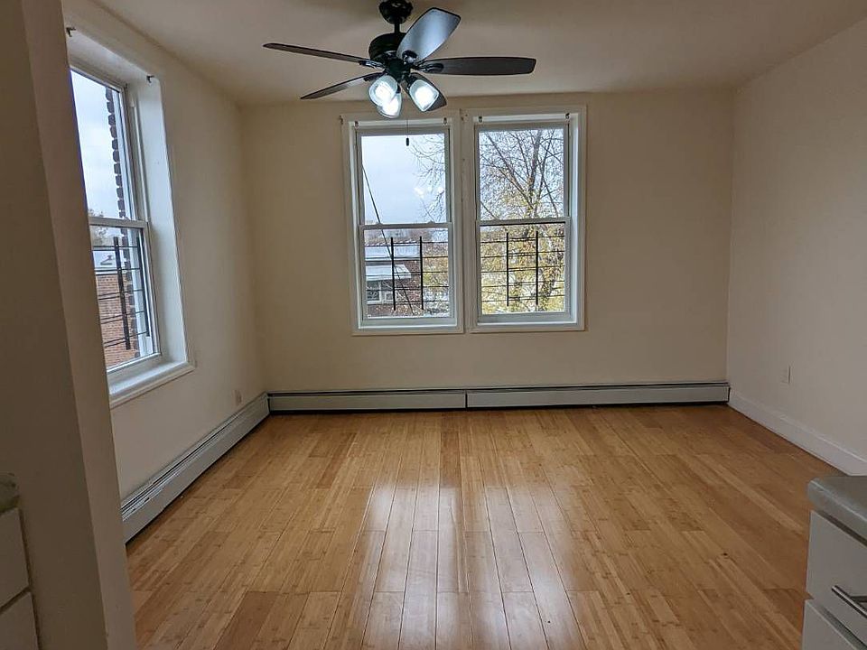 2nd image of 1654 Castle Hill Ave