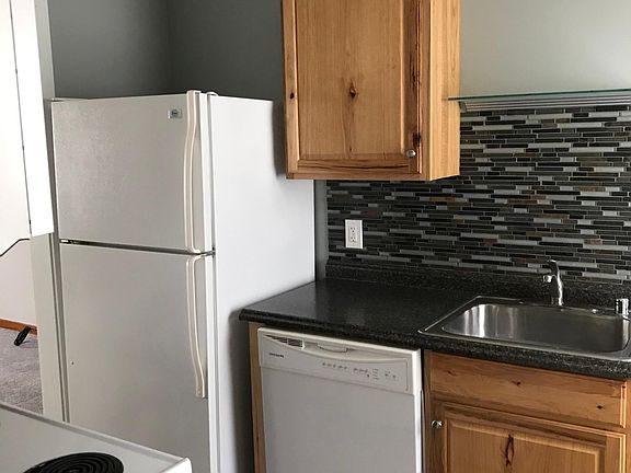 3rd image of 1409 Mahan Ave